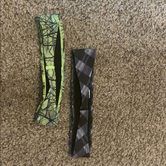 2 Nike headbands - Picture 2 of 4